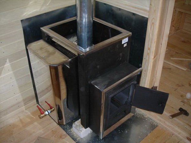 Правильная установка печи в бане на деревянный пол 2